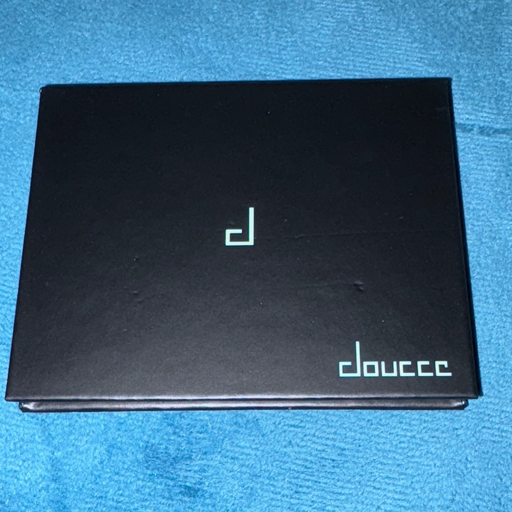 Doucce On the Go Eyeshadow Blush Highlighter Magnetic Palette